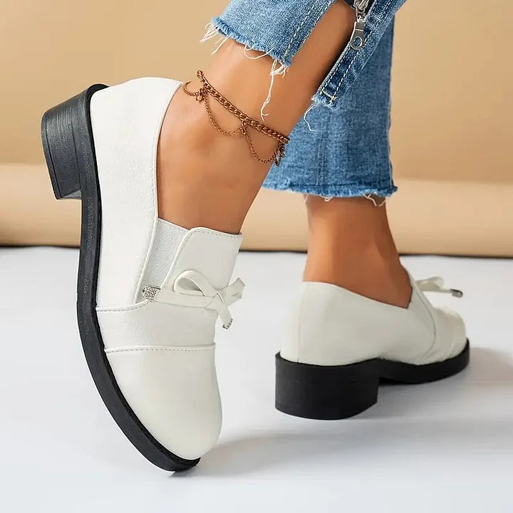 Marvina - Elegante Mocassino Con Punta Arrotondata e Fiocco Decorativo