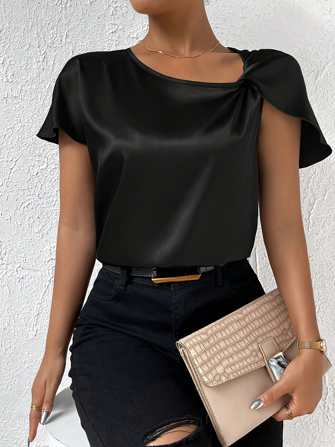 Loretta - Top Alla Moda Con Dettagli Unici Sulle Spalle