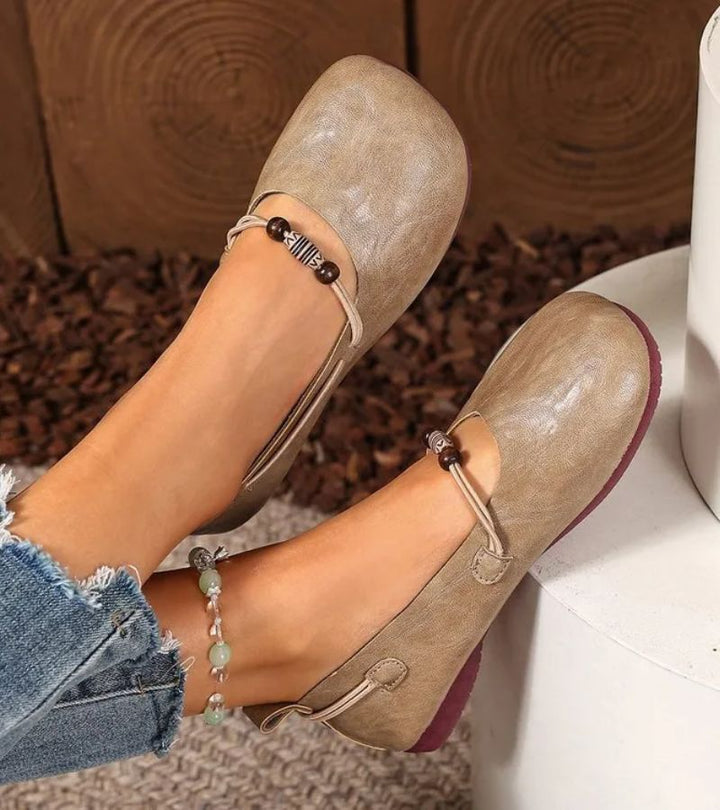 Denissa - Ballerine Con Punta Quadrata e Cinturino Decorato con Perline
