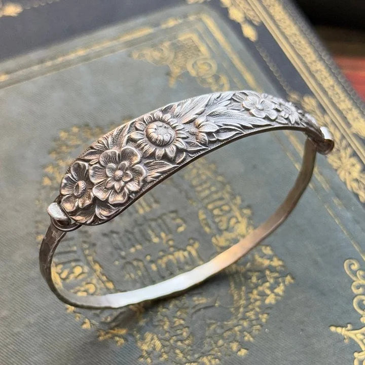 PetalCharm - Bracciale In Argento Con Incisione Floreale Vintage