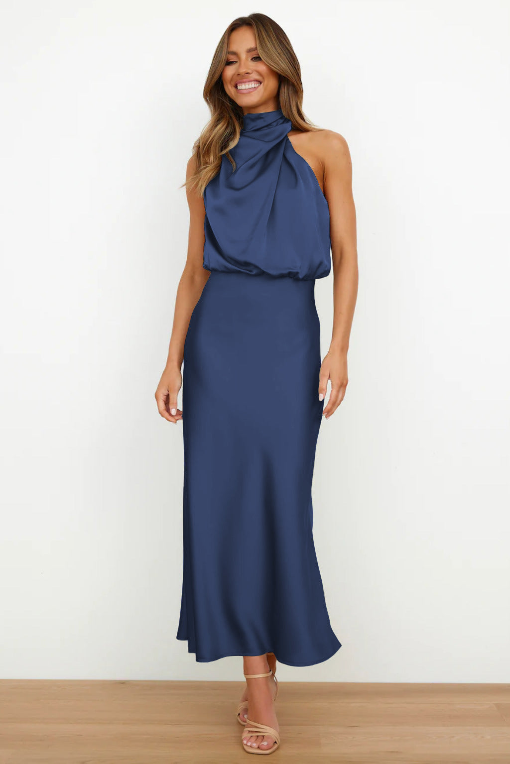 Justyna – Abito lungo con scollo all'americana
