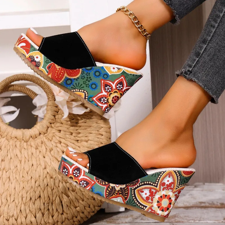 Talora - Mules Scultoree Con Tacco Floreale