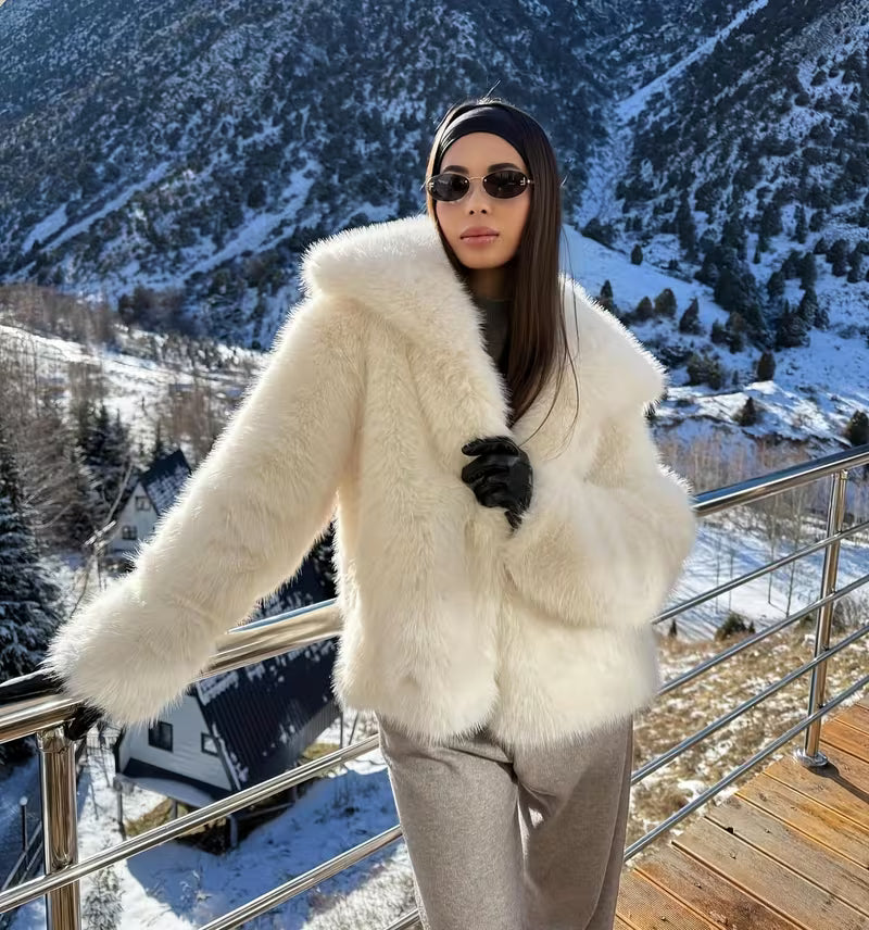 Zefina - Giacca Oversize in Pelliccia Sintetica a Maniche Lunghe