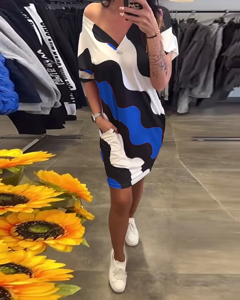 Penelope - Elegante Abito Con Scollo A V E Stampa Ondulata