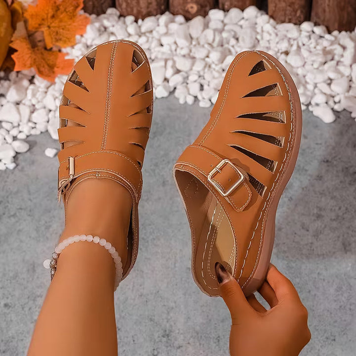 Alvena - Sandali Piatti Con Punta Chiusa Cut out e Fibbia