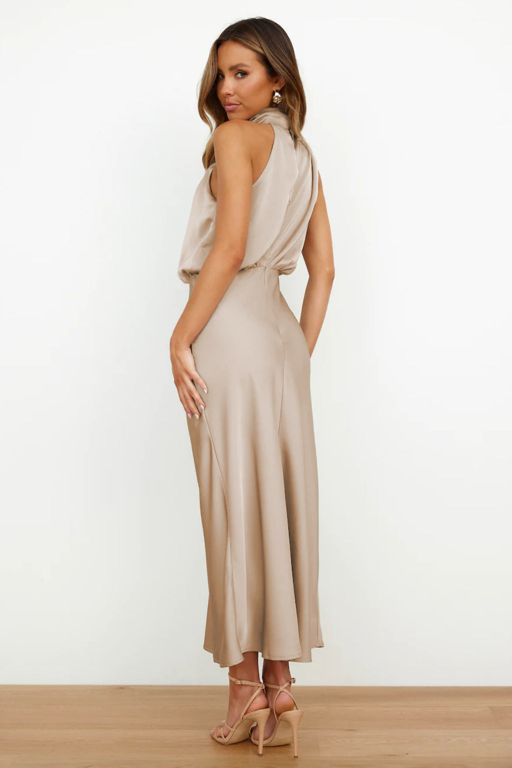 Justyna – Abito lungo con scollo all'americana