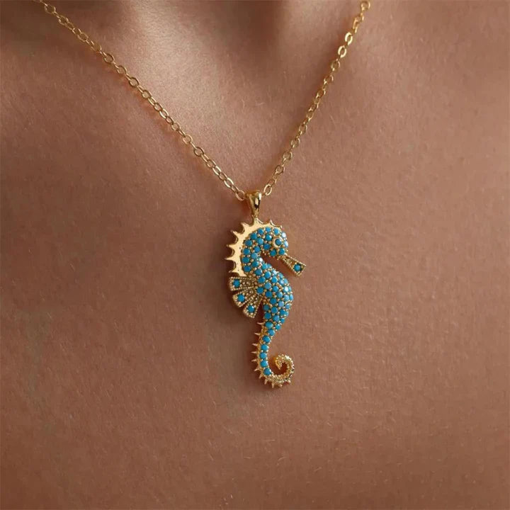 Inez - Collana Con Ciondolo a Forma Di Cavalluccio Marino