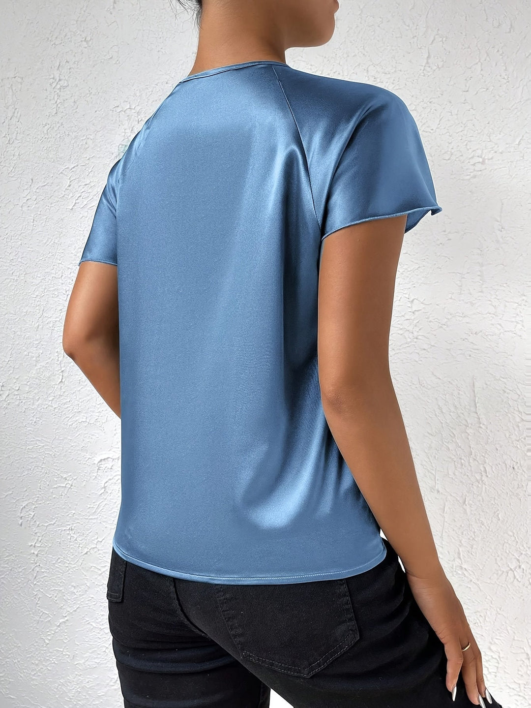 Loretta - Top Alla Moda Con Dettagli Unici Sulle Spalle