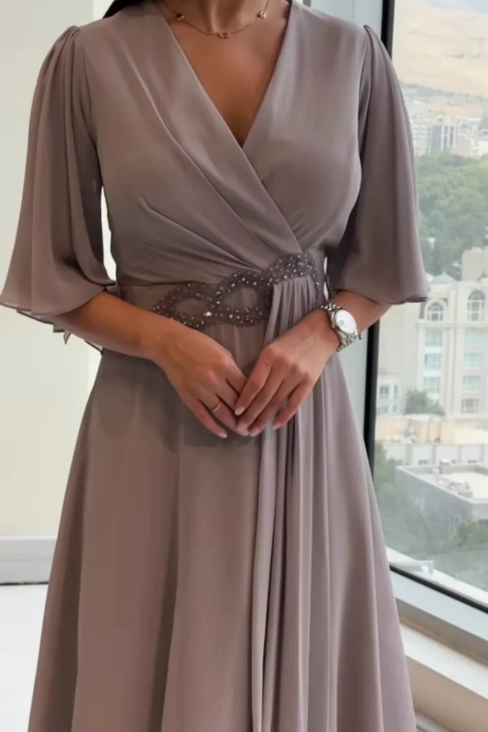 Bhagya - Elegante Abito lungo in Chiffon Con Scollo a V