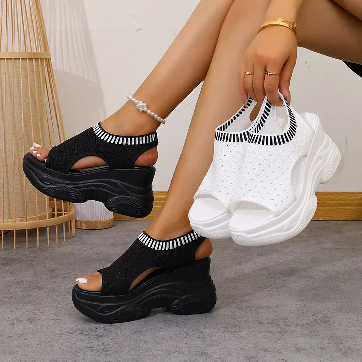 Carolane - Sandalo Sportivo Alla Moda Con Suola Spessa