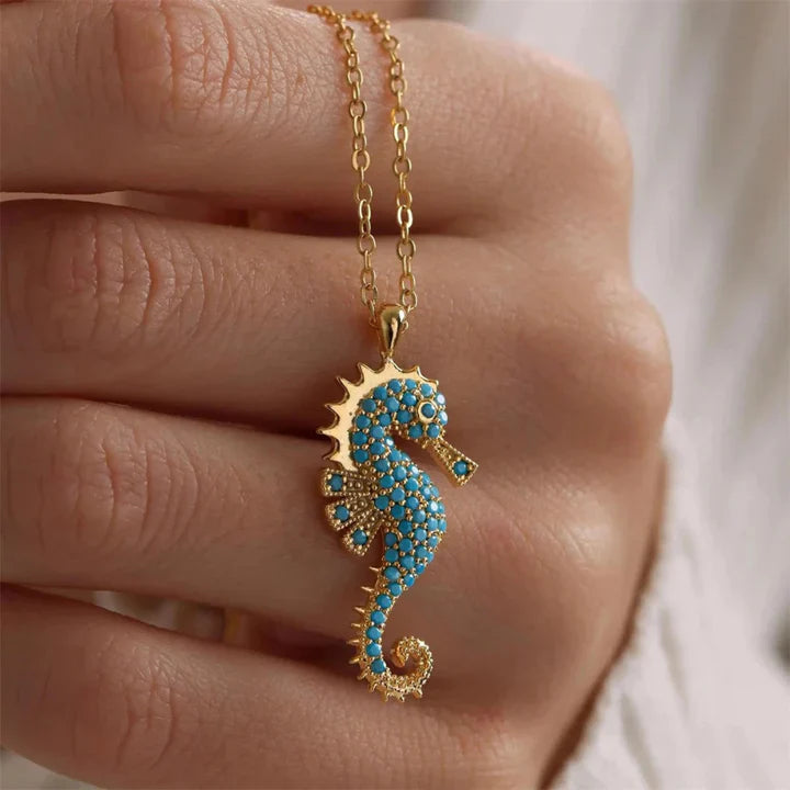 Inez - Collana Con Ciondolo a Forma Di Cavalluccio Marino