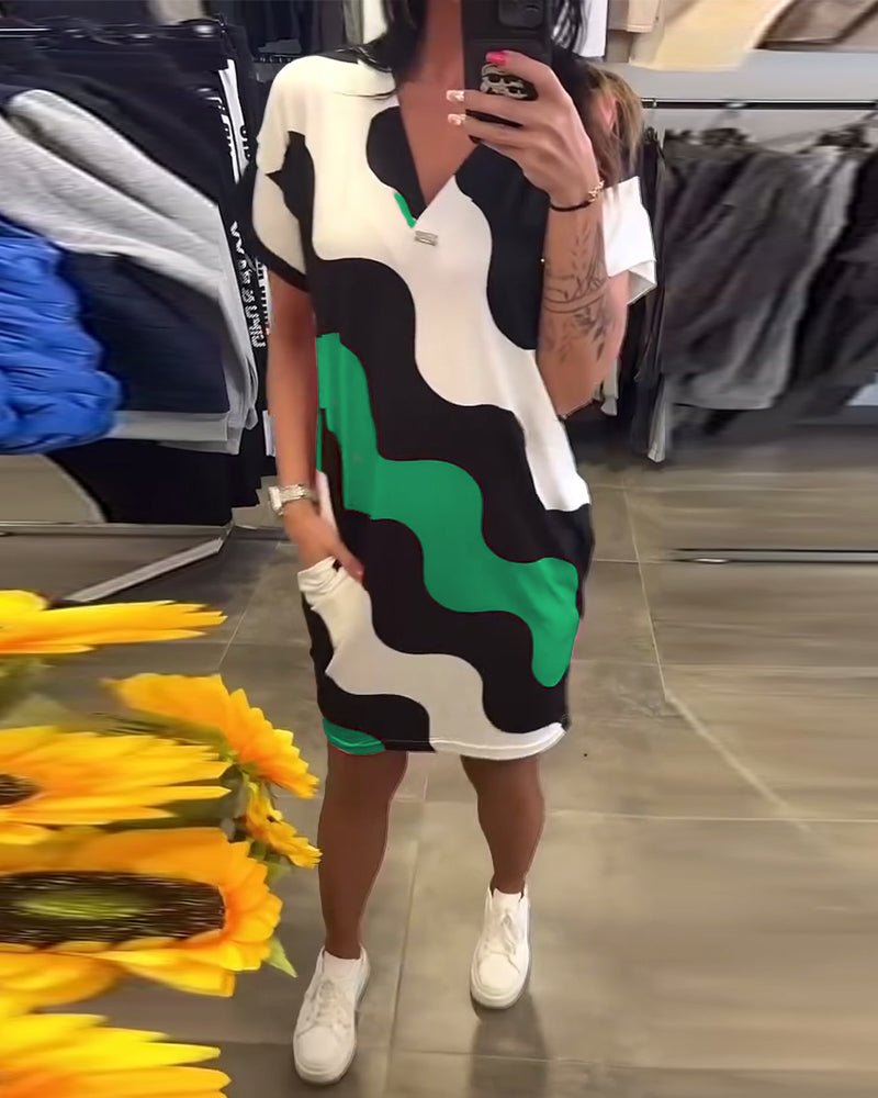 Penelope - Elegante Abito Con Scollo A V E Stampa Ondulata