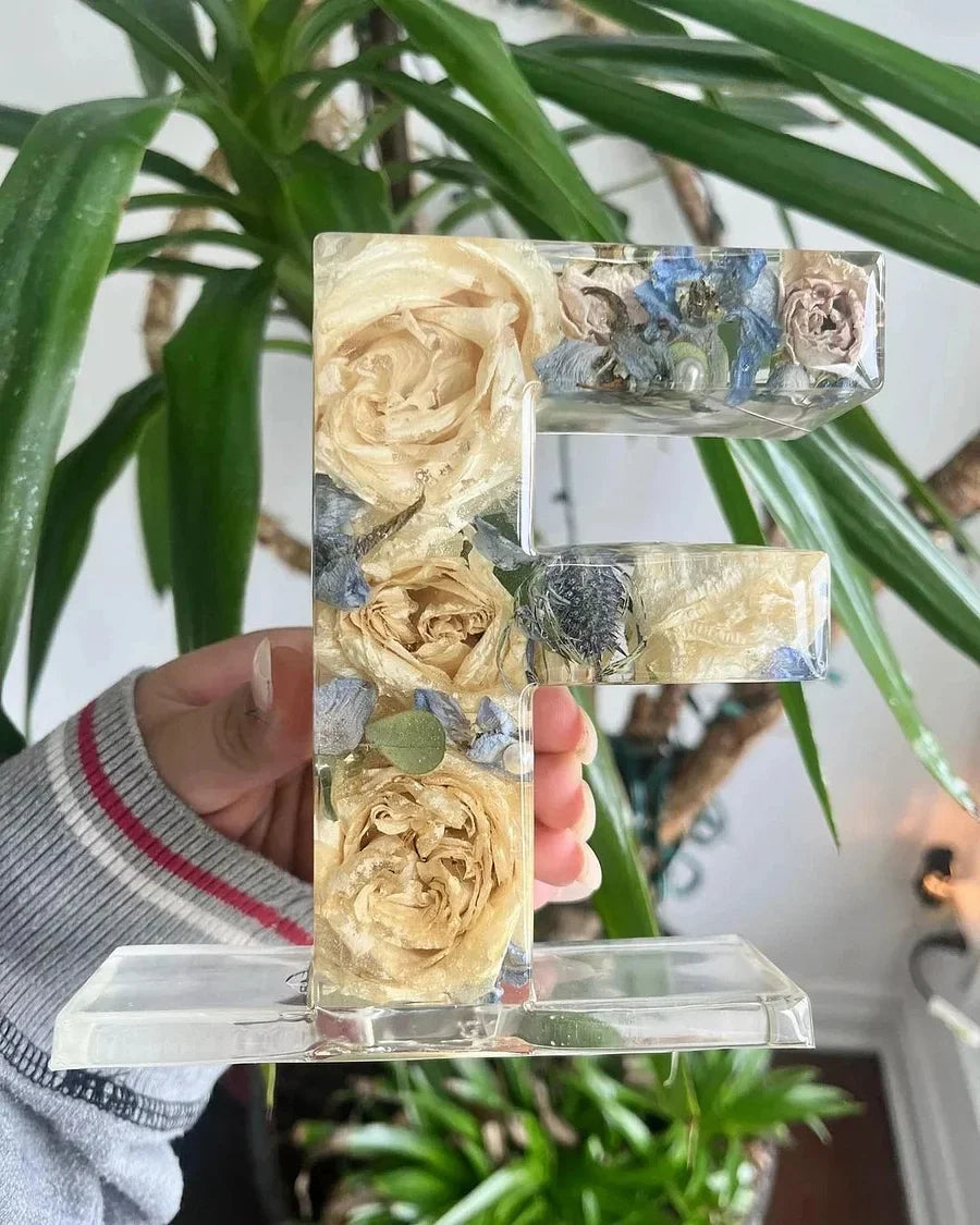 FloraShine - Lampada Da Notte in Resina Con Fiori Fatti a Mano