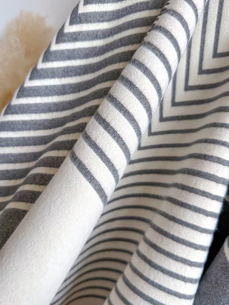 Taisija - Scialle Jacquard a Righe Reversibile In Finto Cashmere