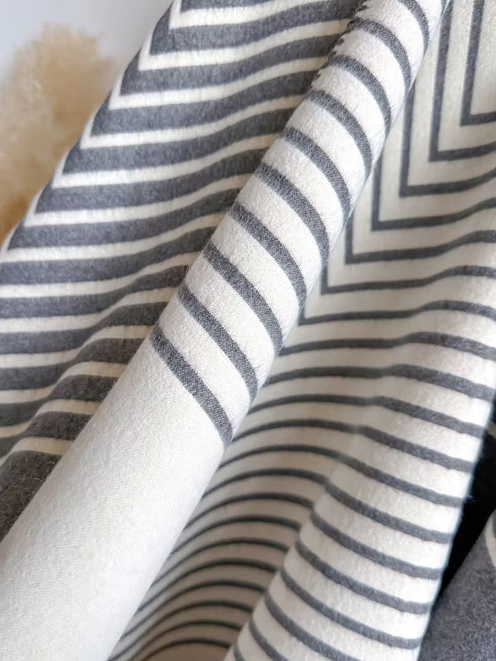 Taisija - Scialle Jacquard a Righe Reversibile In Finto Cashmere