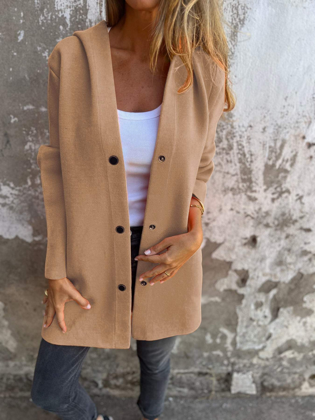 Isolde - Cardigan con Cappuccio e Bottoni sul Davanti