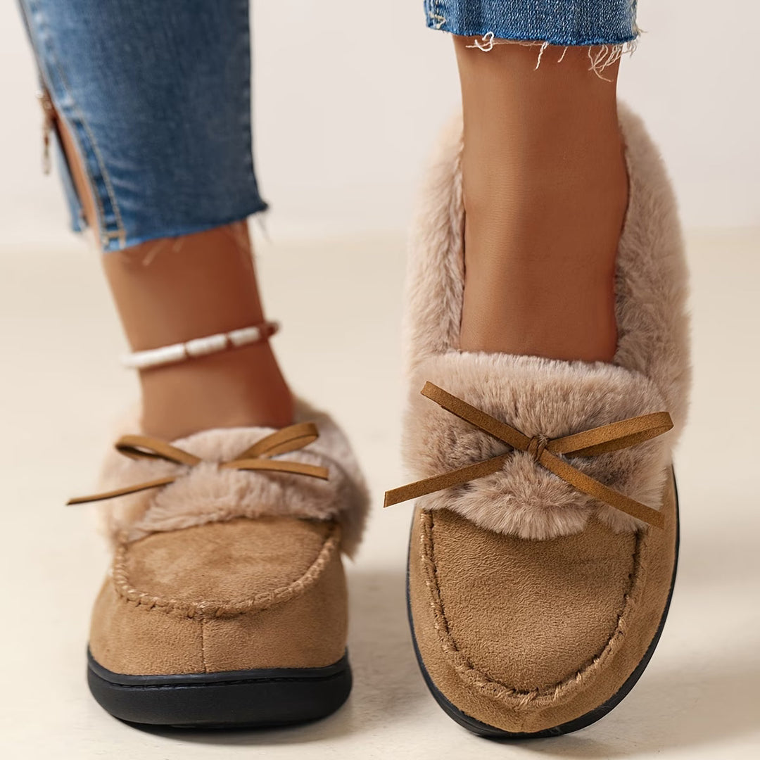 Suzia - Comode Pantofole in Peluche Con Fiocco