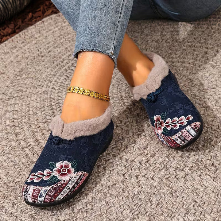 Estila - Pantofole Con Ricami Floreali e Bordatura in Morbido Peluche