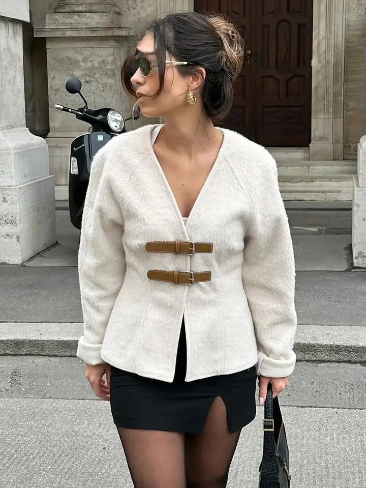 Larisa - Cappotto di Lana con Fibbia in Pelle Retrò