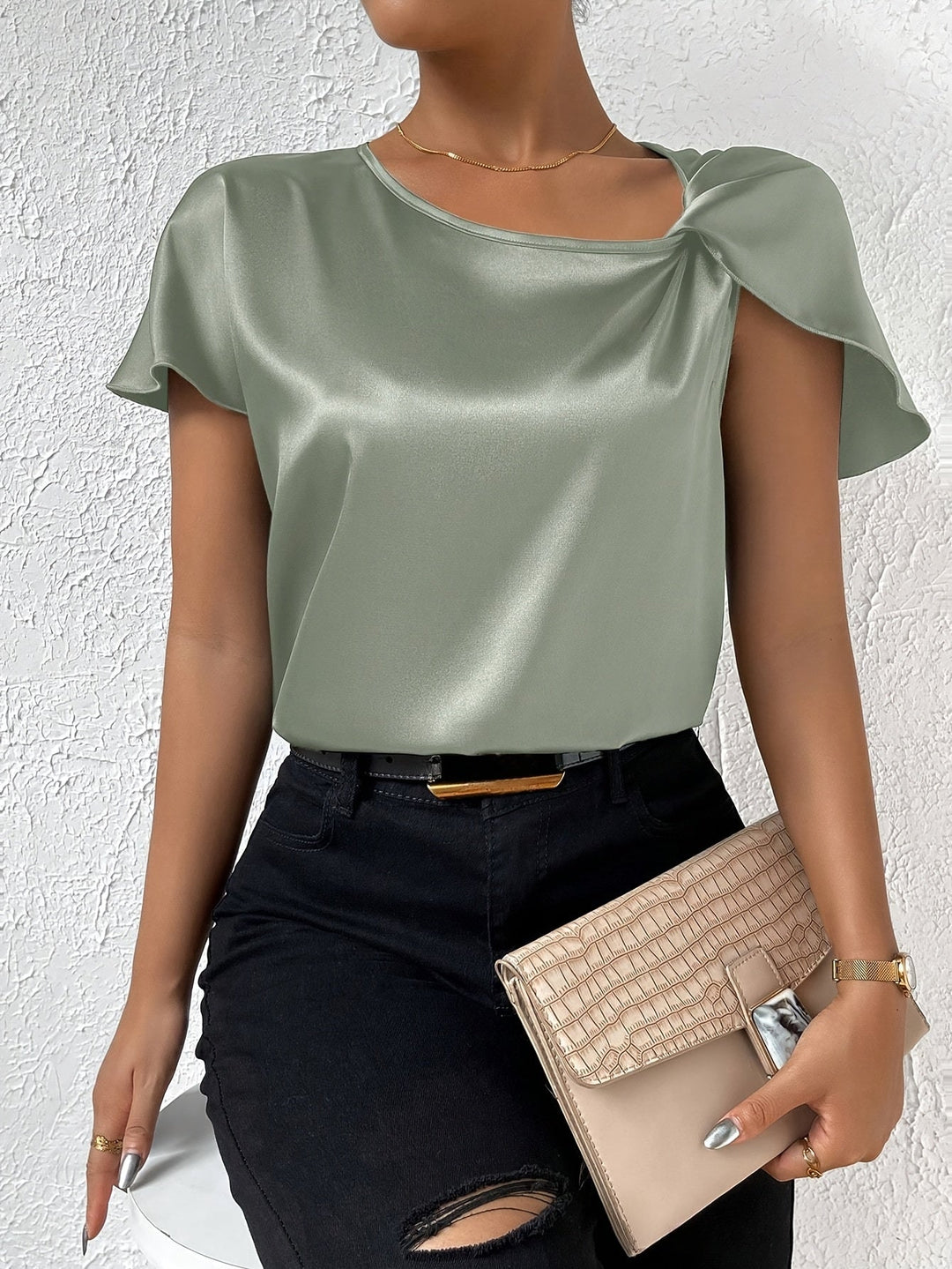 Loretta - Top Alla Moda Con Dettagli Unici Sulle Spalle