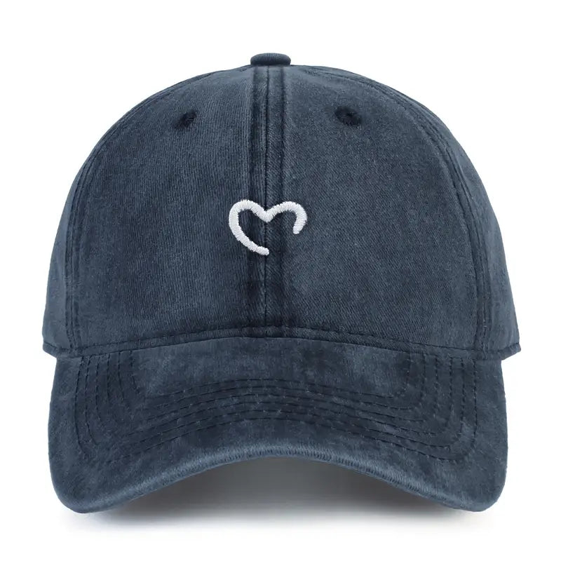 Marlia - Cappellino Ricamato Con Cuore Cucito