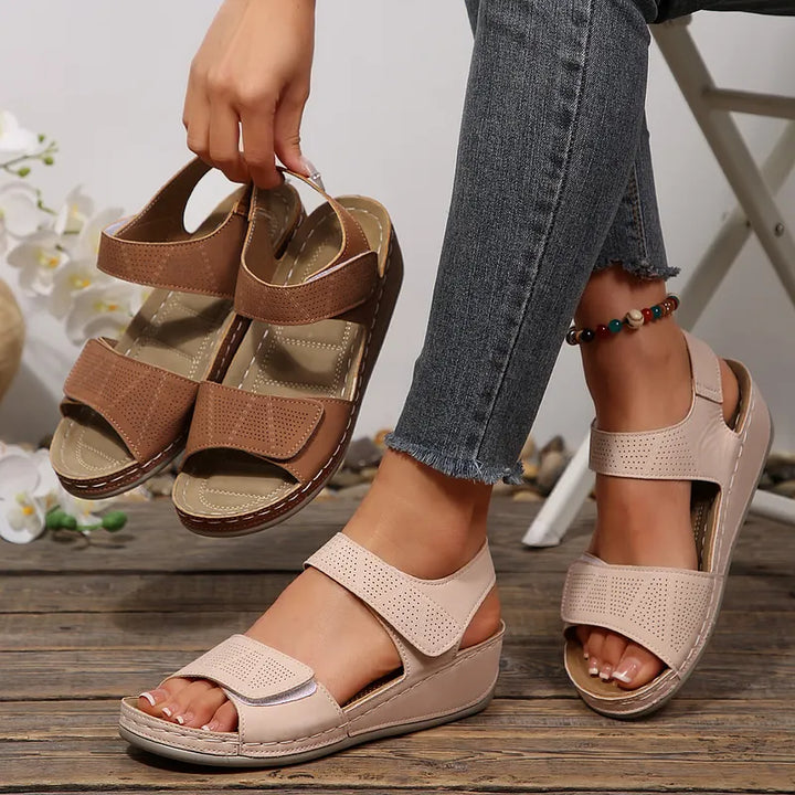 Tanaeva - Comodi Sandali Con Zeppa e Chiusura in Velcro