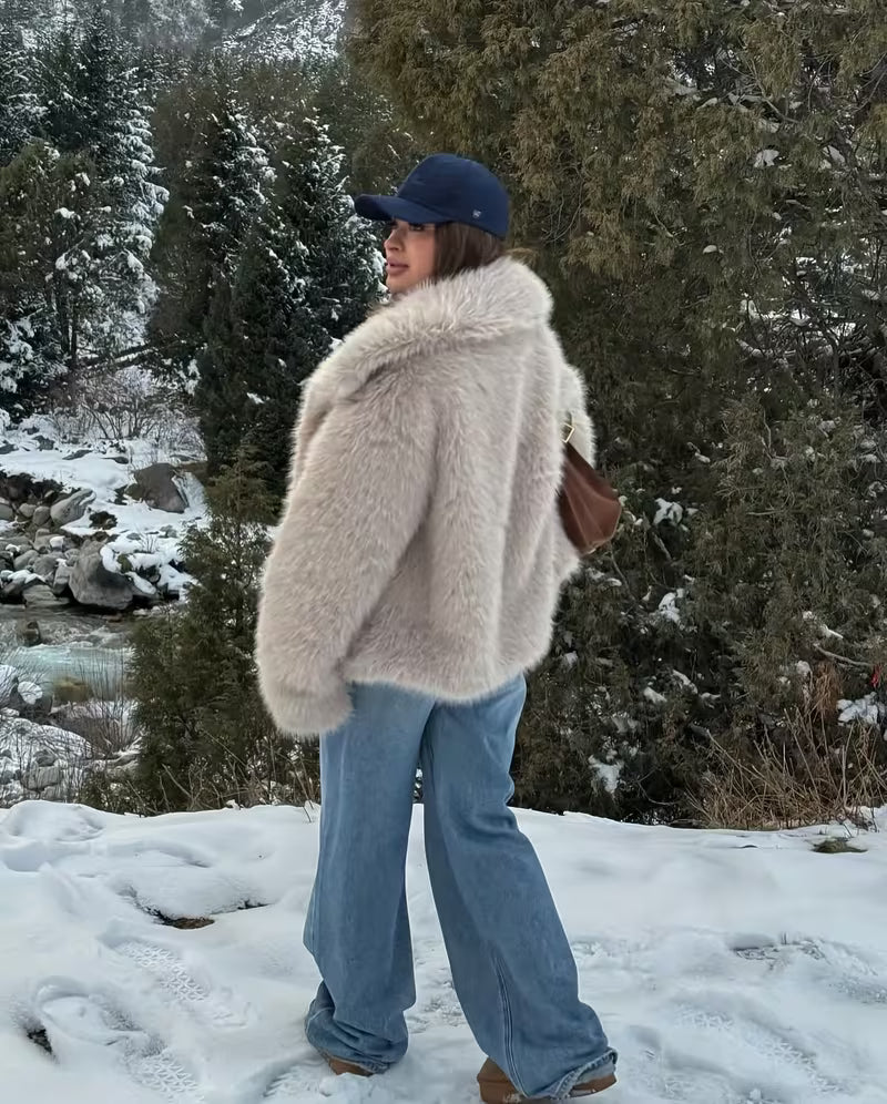 Zefina - Giacca Oversize in Pelliccia Sintetica a Maniche Lunghe