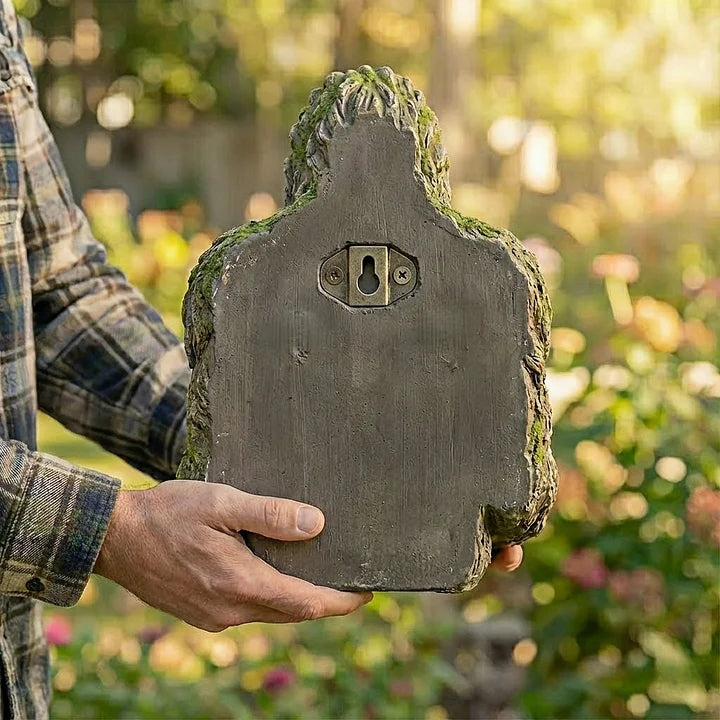 NatureHold - Una Scultura Per l'alimentazione Degli Uccelli Integrata Nell'albero