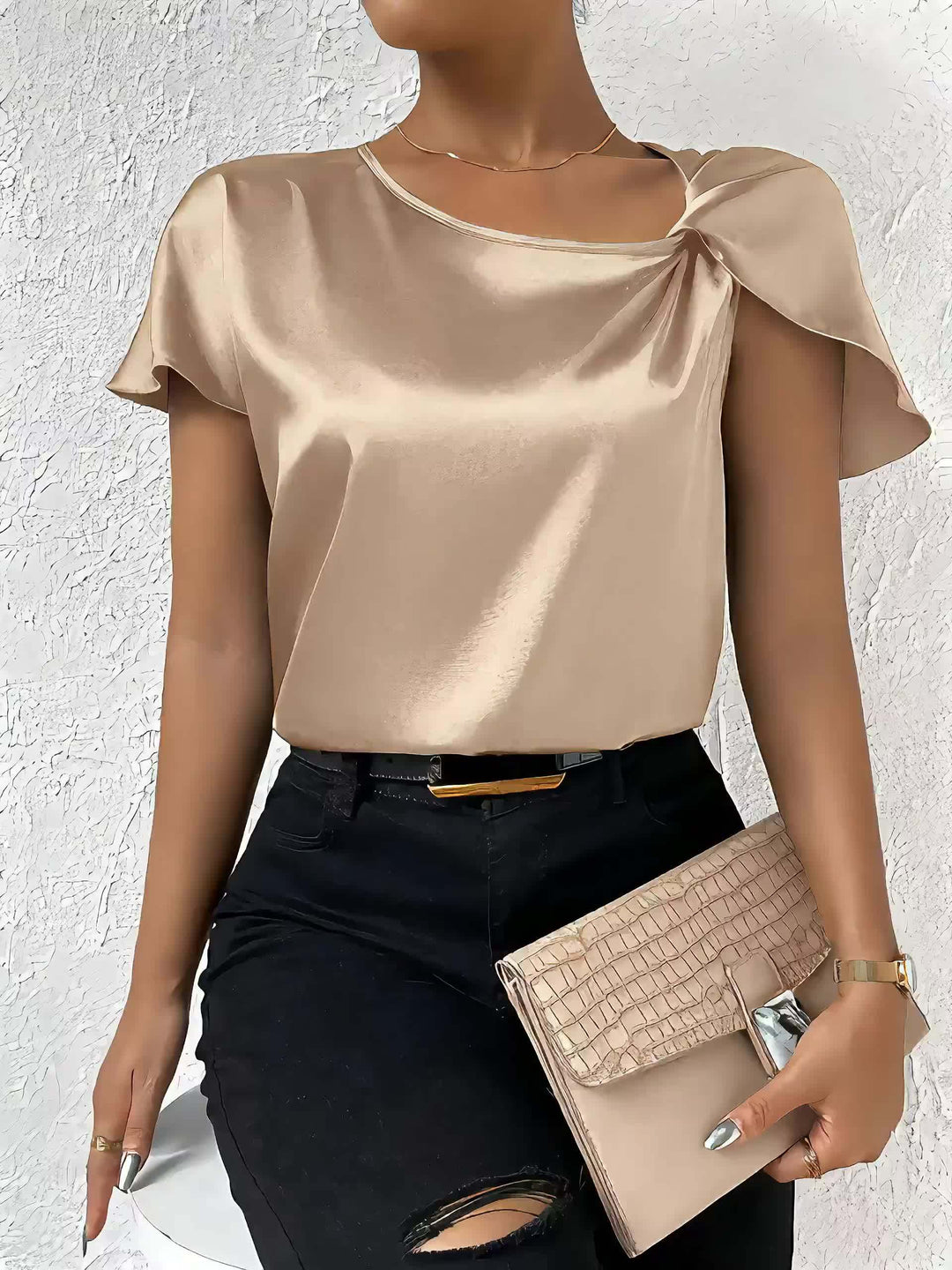 Loretta - Top Alla Moda Con Dettagli Unici Sulle Spalle