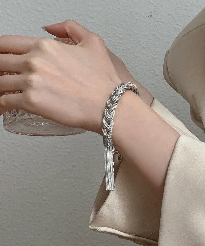 Mazie - Bracciale con Ciondoli in seta Argentata Intrecciata e Nappina