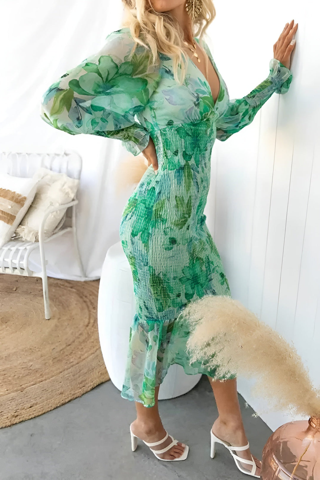 Nayra - Elegante Abito Con Scollo A V E Motivi Floreali