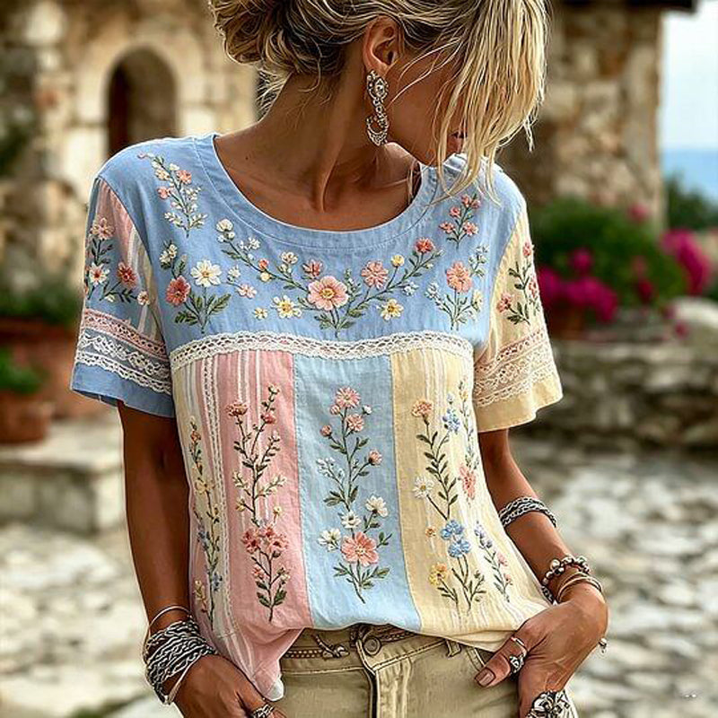 Solenna - Top a Maniche Corte in Patchwork Con Ricami Floreali