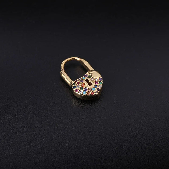 LuxeHeart - Orecchini a Cerchio con Cuore e Chiusura a Lucchetto