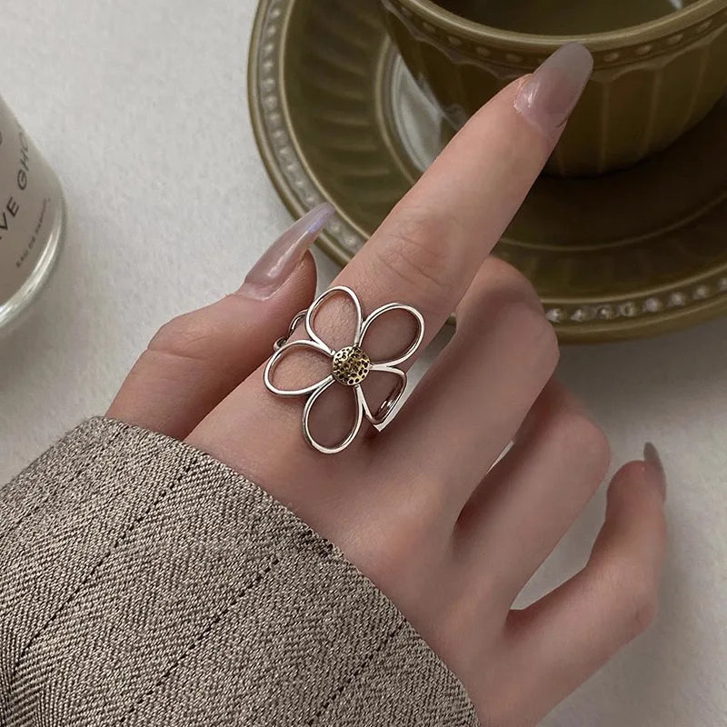 Nakoa - Anello con Petali in Argento Sole Splendente