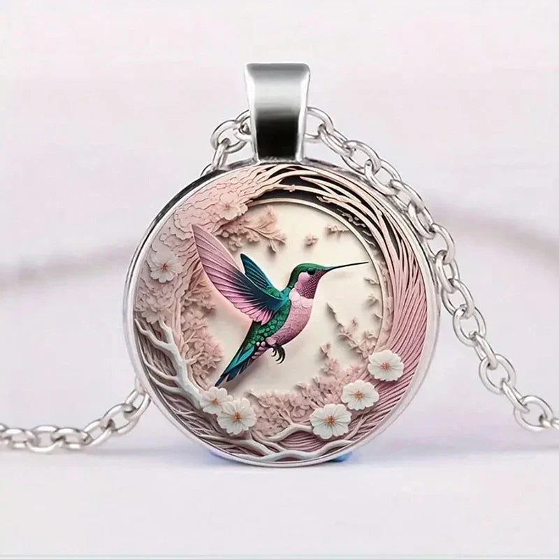 WingAura - Collana con Ciondolo a Cupola in Vetro a forma di Colibrì