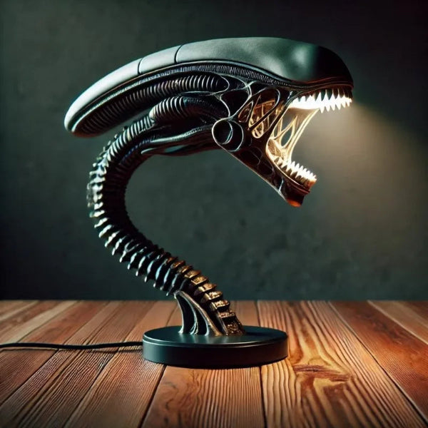 AlienGlow - Lampada da Tavolo a forma di Creatura Aliena