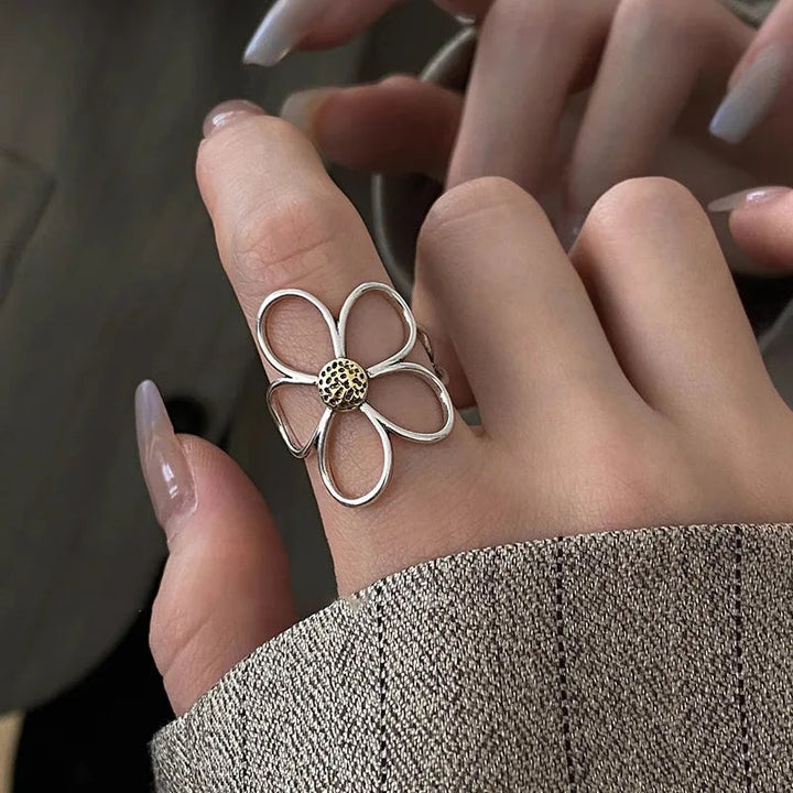 Nakoa - Anello con Petali in Argento Sole Splendente