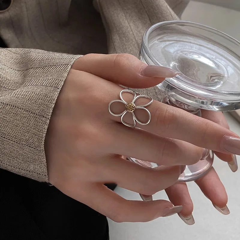 Nakoa - Anello con Petali in Argento Sole Splendente