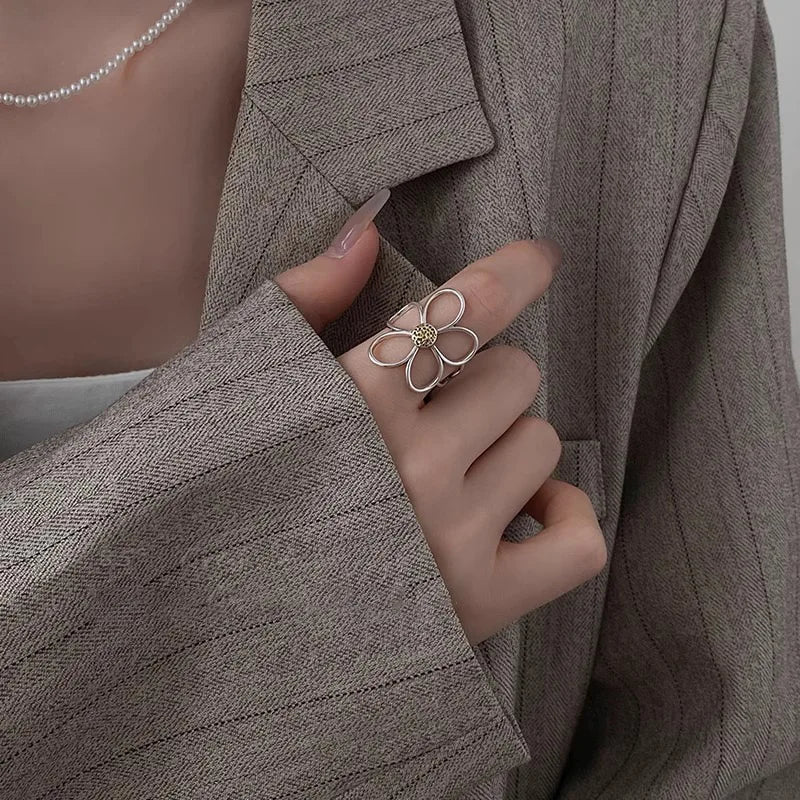 Nakoa - Anello con Petali in Argento Sole Splendente