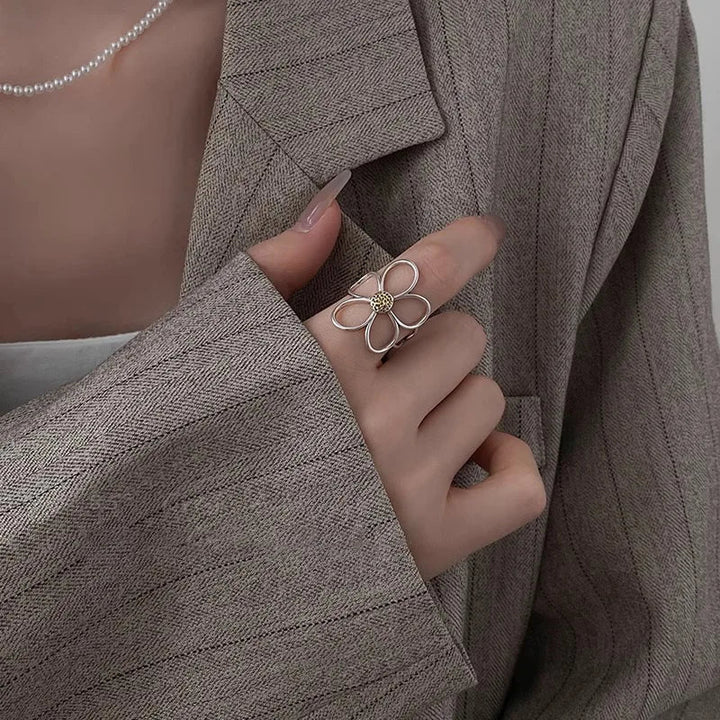 Nakoa - Anello con Petali in Argento Sole Splendente
