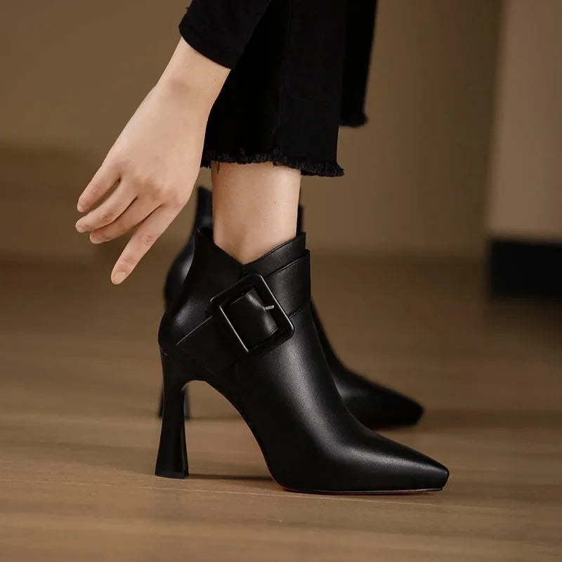Nadine – Eleganti Stivaletti Con Fibbia