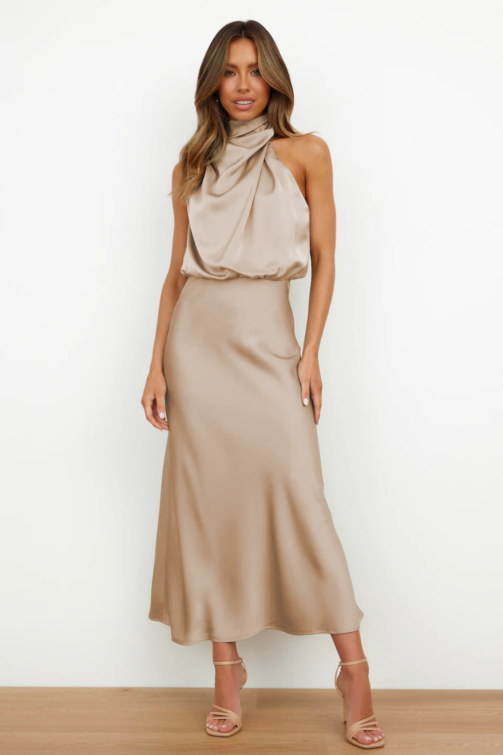 Justyna – Abito lungo con scollo all'americana