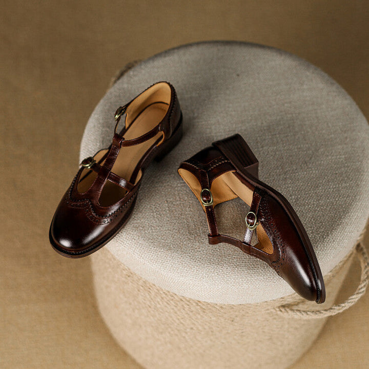 Anieka - Scarpe Mary Jane con Cinturino a T e Decorazioni Brogue