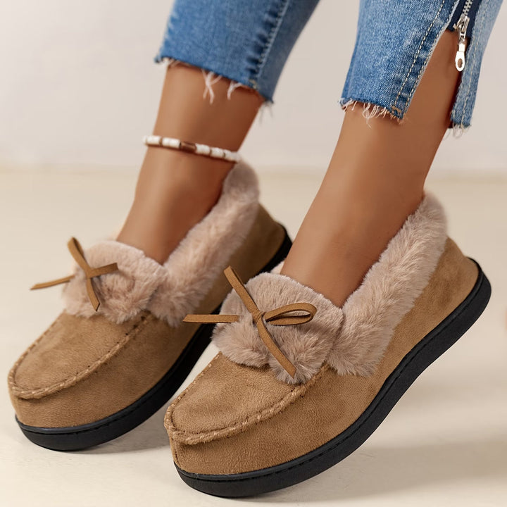 Suzia - Comode Pantofole in Peluche Con Fiocco