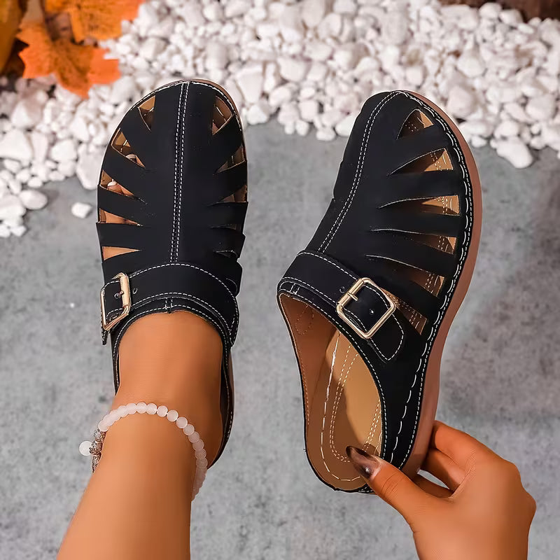 Alvena - Sandali Piatti Con Punta Chiusa Cut out e Fibbia