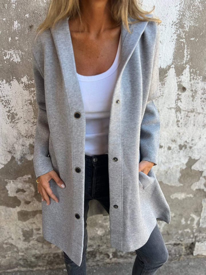 Isolde - Cardigan con Cappuccio e Bottoni sul Davanti