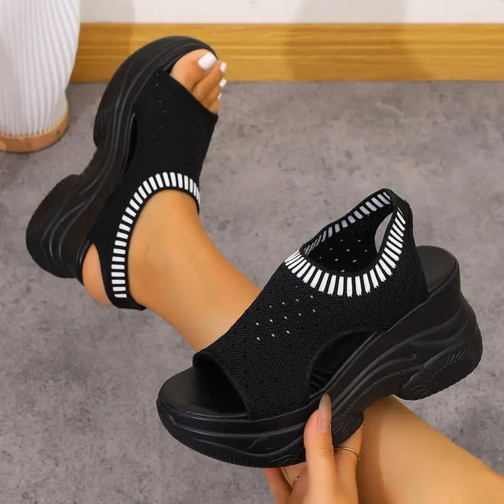 Carolane - Sandalo Sportivo Alla Moda Con Suola Spessa