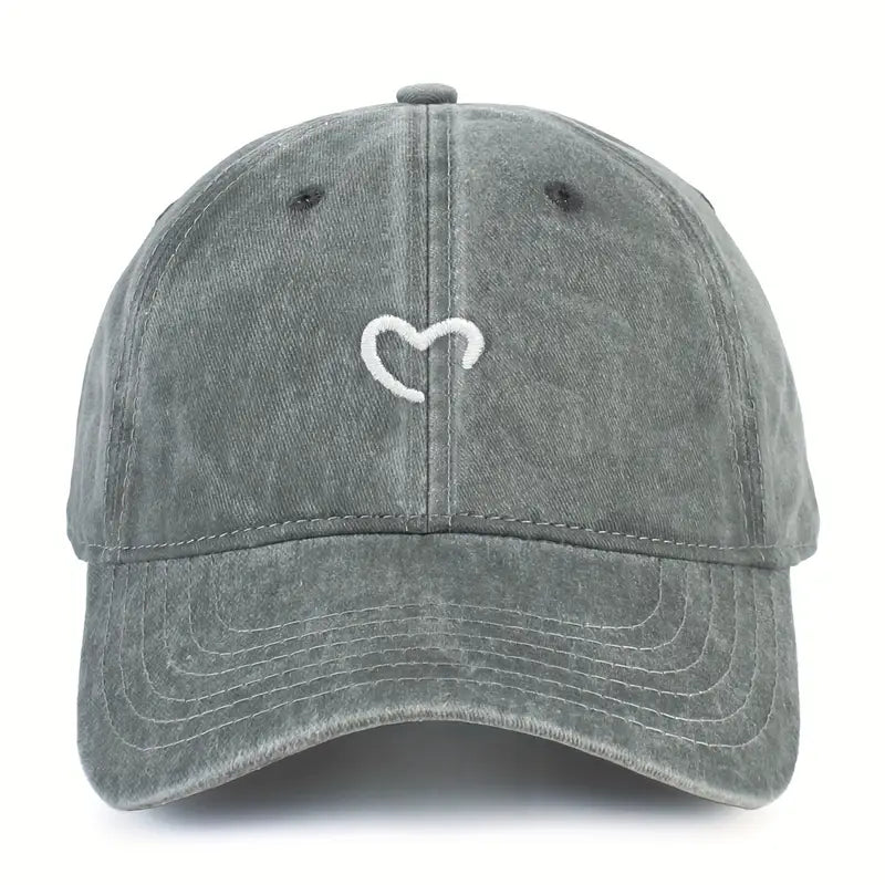 Marlia - Cappellino Ricamato Con Cuore Cucito