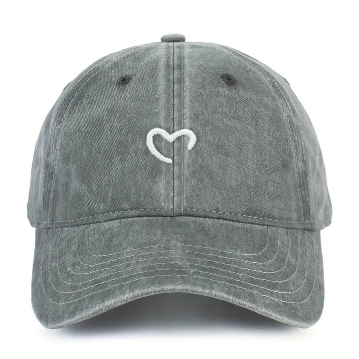 Marlia - Cappellino Ricamato Con Cuore Cucito