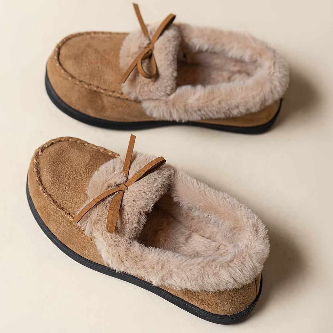 Suzia - Comode Pantofole in Peluche Con Fiocco